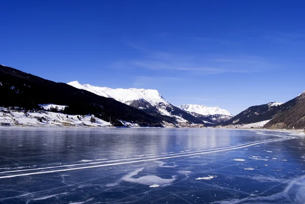 Lago congelado —  Fotos de Stock