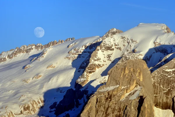 Альпийские горы — стоковое фото