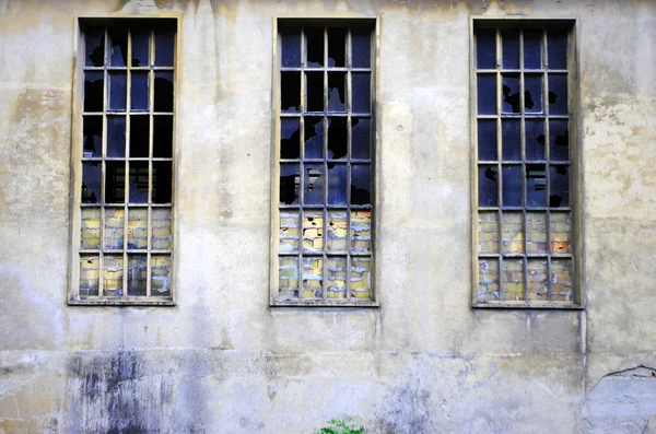 Gebroken windows — Stockfoto