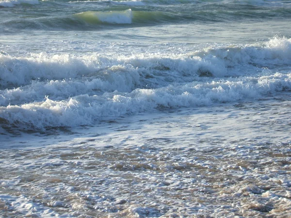 Meer bricht Wellen. — Stockfoto