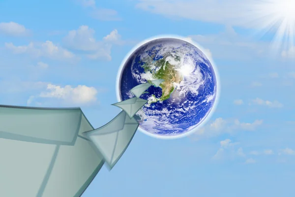 行星地球和邮件信封 — 图库照片