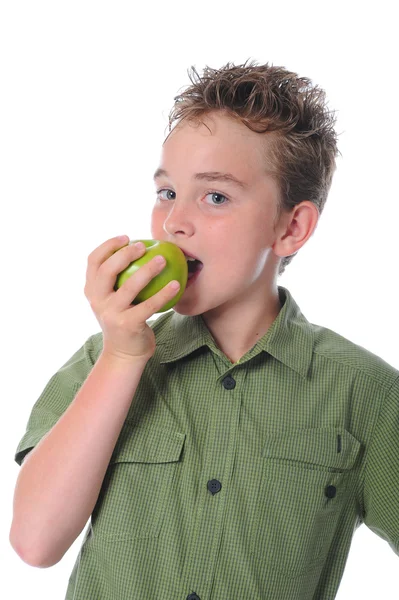 Garçon tenant une pomme — Photo