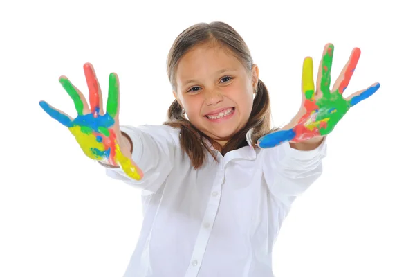 Lächelndes Mädchen mit den von einer Farbe bemalten Handflächen. — Stockfoto
