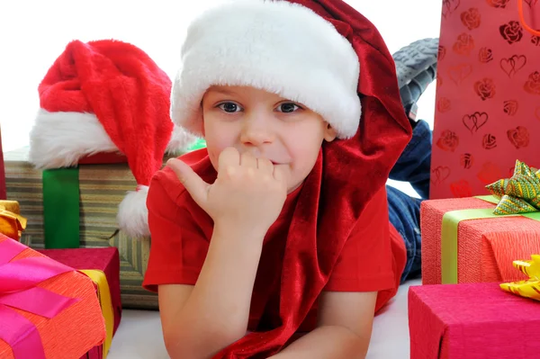 Glad pojke i jultomten hatt — Stockfoto