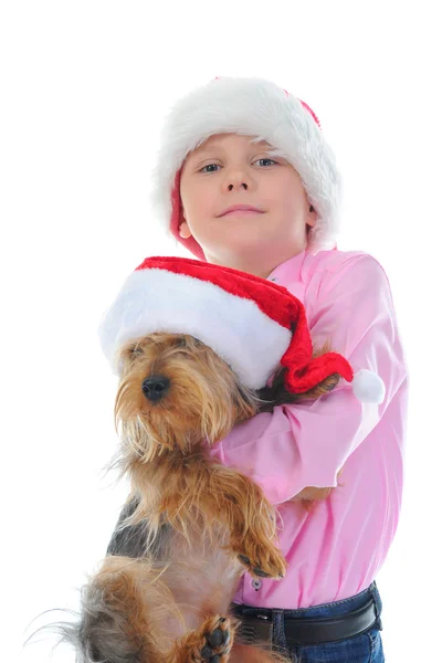 Веселый мальчик в шляпе Санта-Клауса — стоковое фото