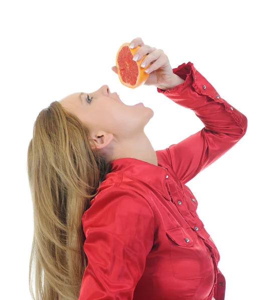 Menina bonita com laranja suculenta — Fotografia de Stock