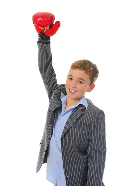 Маленький бизнесмен в боксёрских перчатках — стоковое фото