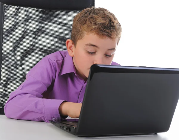 Rapaz no computador — Fotografia de Stock