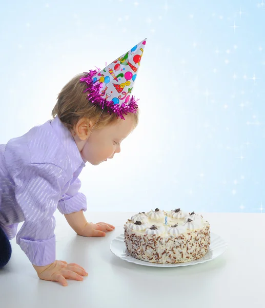 Bellissimo bambino festeggia il compleanno — Foto Stock
