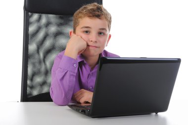 Bilgisayardaki çocuk