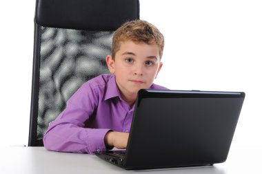 Bilgisayardaki çocuk