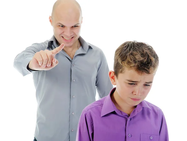Padre severo punisce suo figlio — Foto Stock
