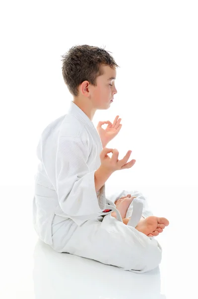 Nuori poika koulutus karate . — kuvapankkivalokuva