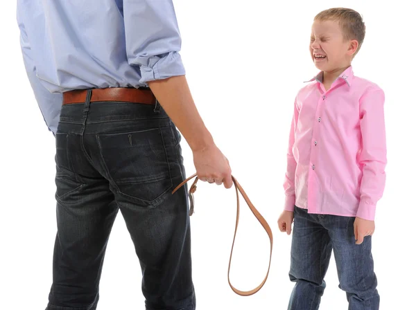 Strenger Vater bestraft seinen Sohn — Stockfoto