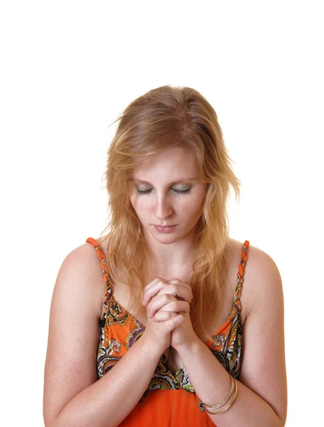 Девочка-подросток молится . — стоковое фото
