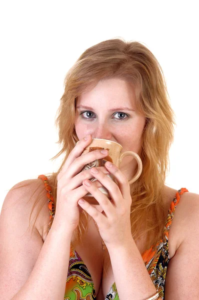 Girl drinking coffee. — Stock Photo, Image