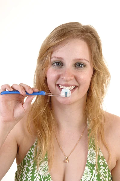 Menina escovação dentes. — Fotografia de Stock