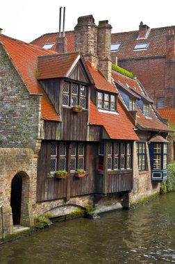 Bruges kanal klasik görünüm