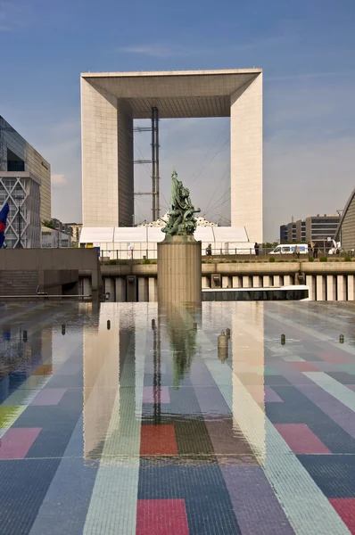 PARIS FRANCE - APRIL 14: Reflection of Grand Arch. Business district La Def — Stock Photo, Image