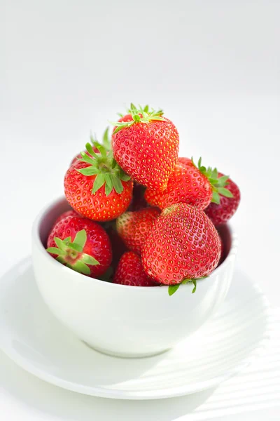 Strawberries in a bowl in the daylight — Stock Photo, Image