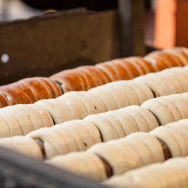 Biscotti in torrefazione da zucchero su uno spiedo — Foto Stock