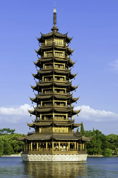 Guilin ikiz pagodadan biri — Stok fotoğraf