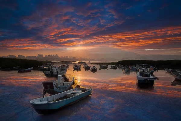 stock image Last sunrise and fishing sub-dug, the new Taipei, Taiwan