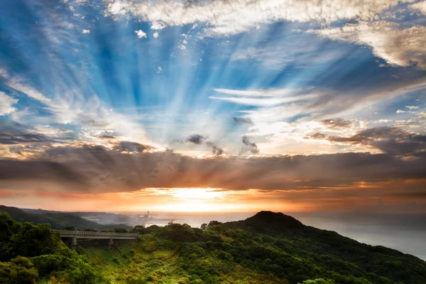 Prachtig land uitzicht op zonsondergang voor achtergrond of anderen purpose gebruik — Stockfoto