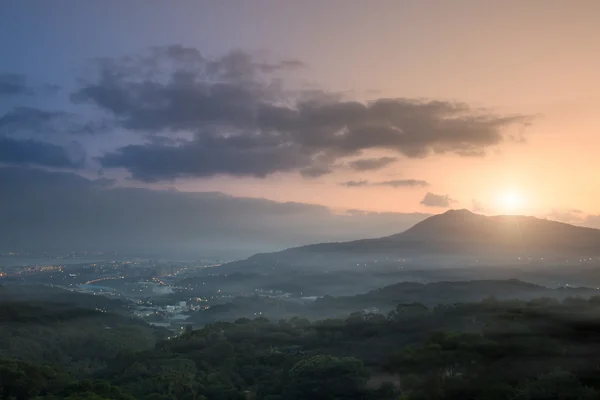 Guanyin βουνό Ανατολή του ηλίου, το νέο Ταϊπέι, Ταϊβάν — Φωτογραφία Αρχείου