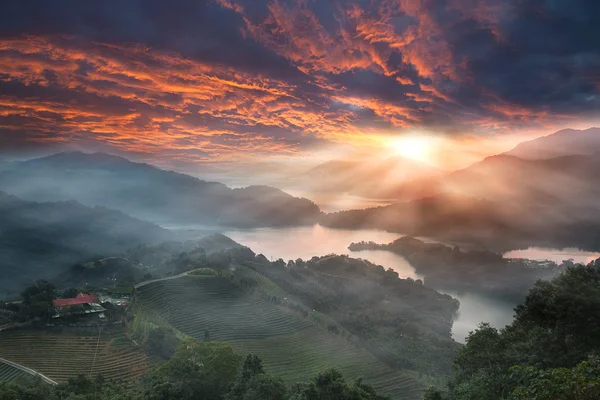 Pôr do sol da cintura do lago, o novo Taipei, Taiwan — Fotografia de Stock