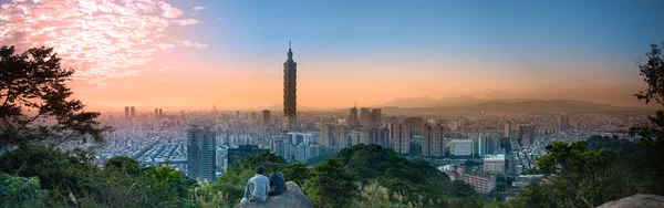 Vista completa tramonto della città di Taipei, Taiwan — Foto Stock