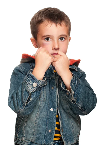 Portret van kleine jongen met blauwe plek bij de bestrijding van houding — Stockfoto