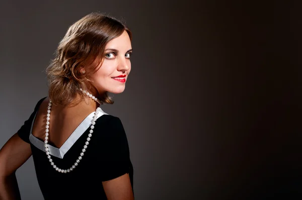 Kacér retro nőt pearls — Stock Fotó