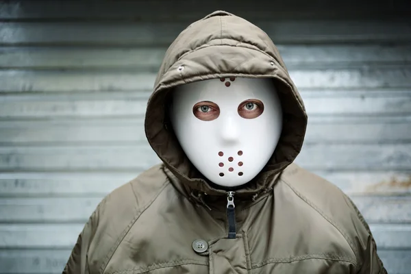 Homem assustador com máscara — Fotografia de Stock