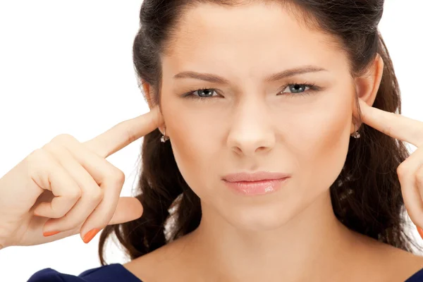 Frau mit Fingern in den Ohren — Stockfoto