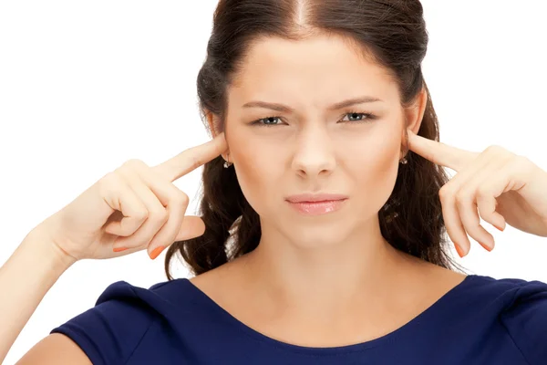Žena s prsty v uších — Stock fotografie