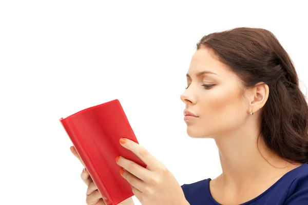 Lugn och seriös kvinna med bok — Stockfoto