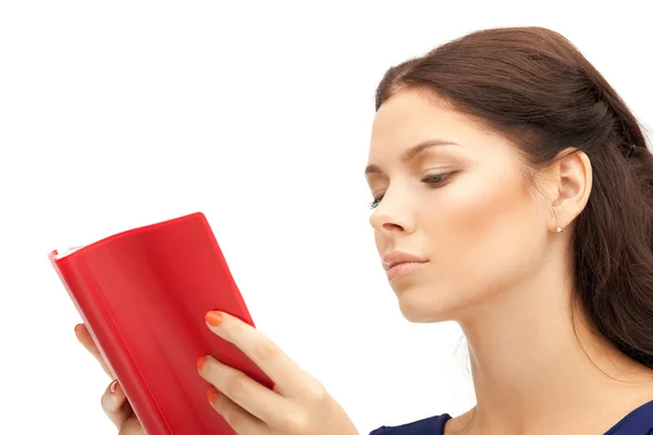 Mujer tranquila y seria con libro — Foto de Stock