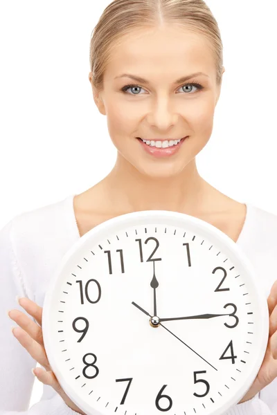 Женщина держит большие часы Лицензионные Стоковые Изображения