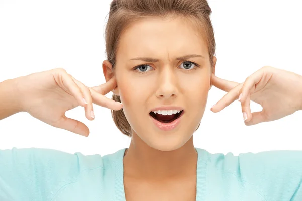 Жінка з пальцями в вухах — стокове фото