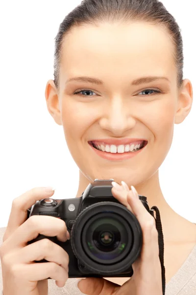 Ragazza adolescente con fotocamera digitale — Foto Stock