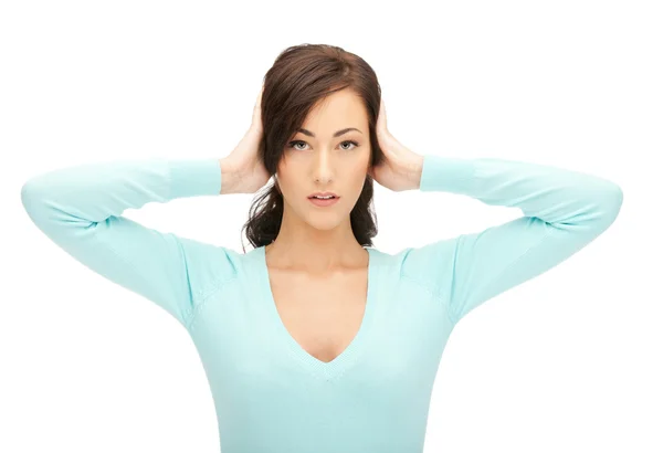 Kvinna med händerna på öron — Stockfoto