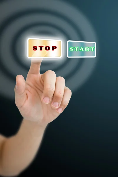 Hand tryck på stop-knappen med våg effekt — Stockfoto