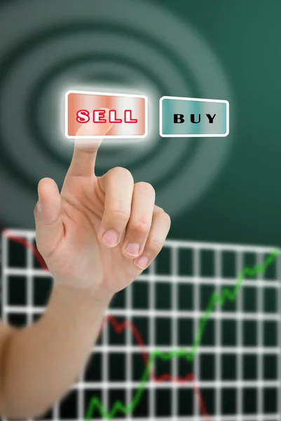 Hand duwen verkopen knop met beurs grafiek — Stockfoto