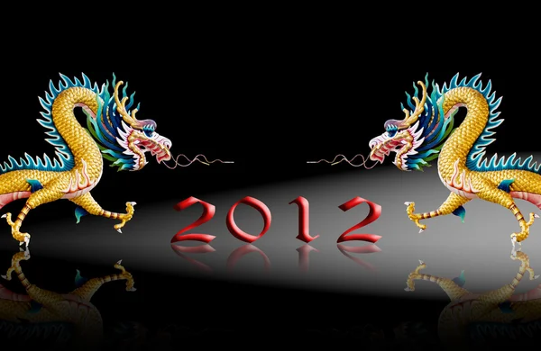 Dragão voando com 2012 ano número e fundo preto — Fotografia de Stock