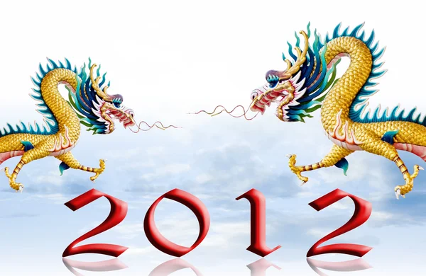 Dragón volando con 2012, Cielo y esmalte de fondo — Foto de Stock