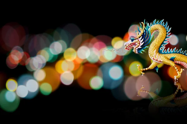 Statua del drago con bella illuminazione bokeh — Foto Stock