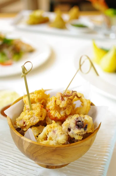 Frutos do mar fritos com farinha — Fotografia de Stock