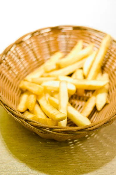 Patatine fritte nel cestino — Foto Stock