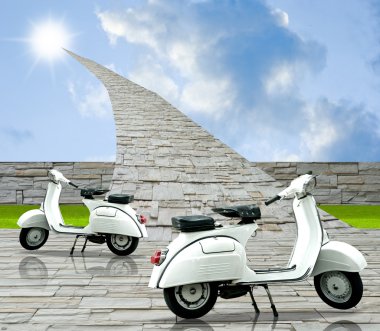 Retro scooter ile güneş taş yol